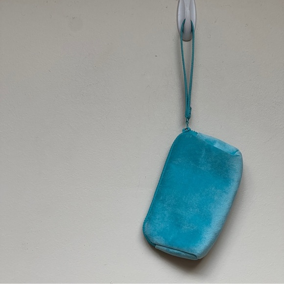 Dolce & Gabbana Blue Velour Zip Case with Wrist Strap - Picture 4 of 9